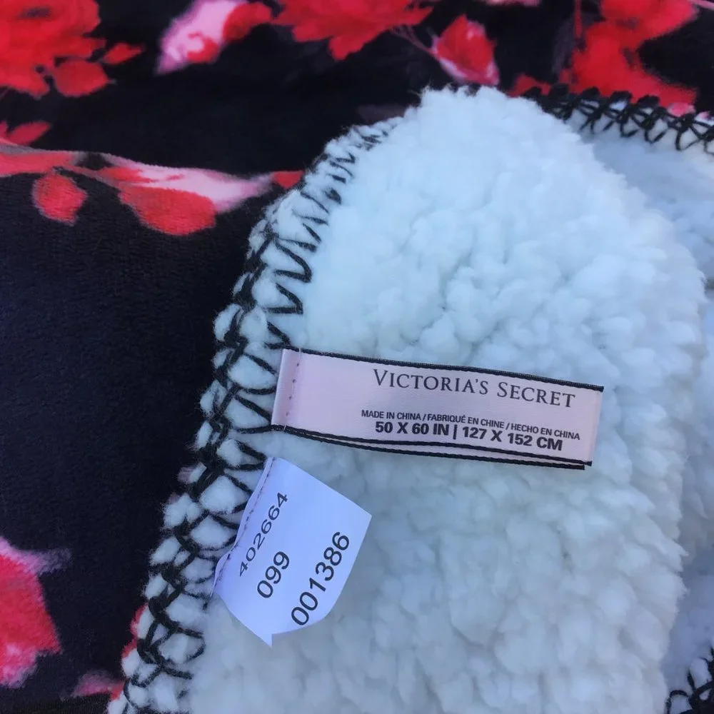 Victoria’s Secret Bold Black & Crimson Floral Sherpa Throw Blanket *RARE*